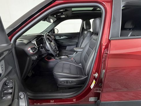 Used 2023 Chevrolet TrailBlazer RS w/ Sun and Liftgate Package FWD image 9