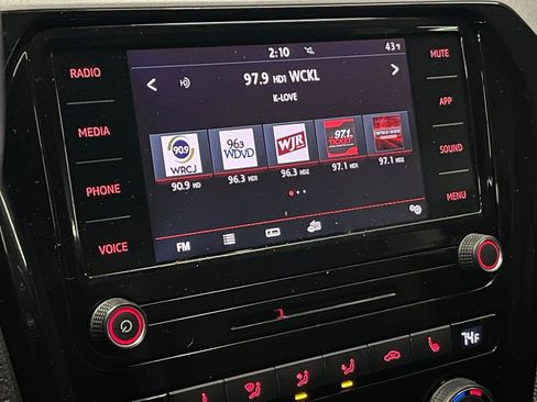 Used 2021 Volkswagen Passat 2.0T SE image 28