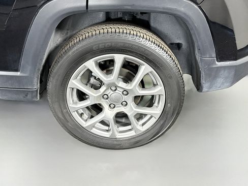 Used 2022 Jeep Compass Latitude w/ Sun and Sound Group image 37