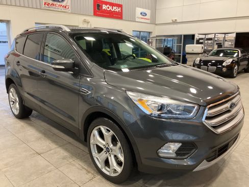 Used 2019 Ford Escape Titanium image 3