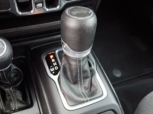Used 2024 Jeep Wrangler Unlimited w/ Convenience Group AWD/4WD image 15