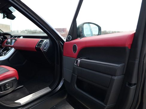 Used 2019 Land Rover Range Rover Sport HST image 29