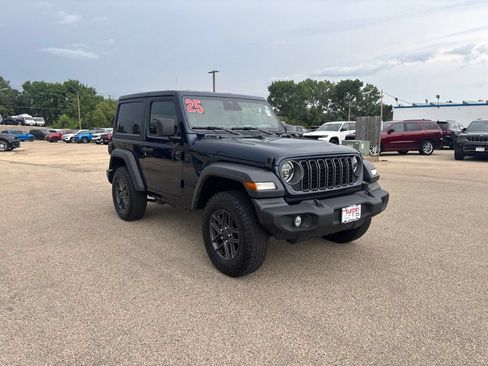 Used 2025 Jeep Wrangler Sport AWD/4WD image 7