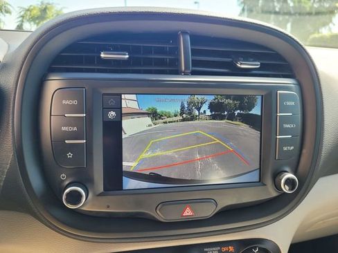 Certified 2025 Kia Soul LX FWD image 17
