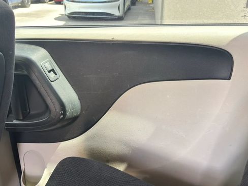 Used 2013 Dodge Grand Caravan SXT FWD image 14