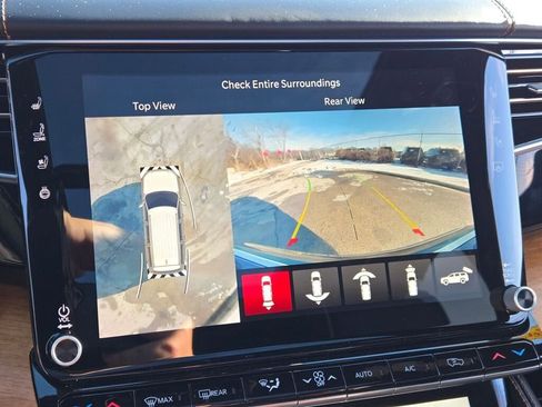 Used 2023 Jeep Grand Wagoneer Series III image 24