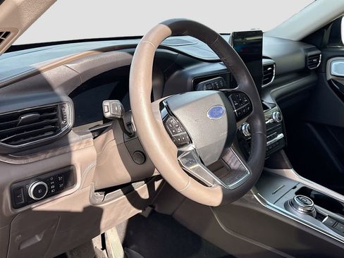 Used 2023 Ford Explorer Platinum w/ Technology Package AWD/4WD image 9