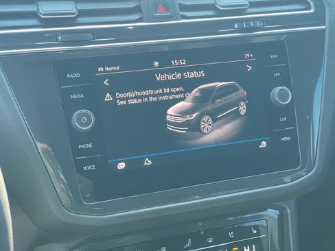 Certified 2023 Volkswagen Tiguan SEL R-Line AWD/4WD image 21