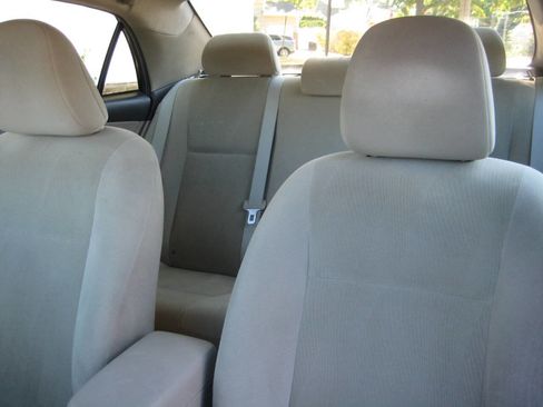 Used 2013 Toyota Corolla LE FWD image 18