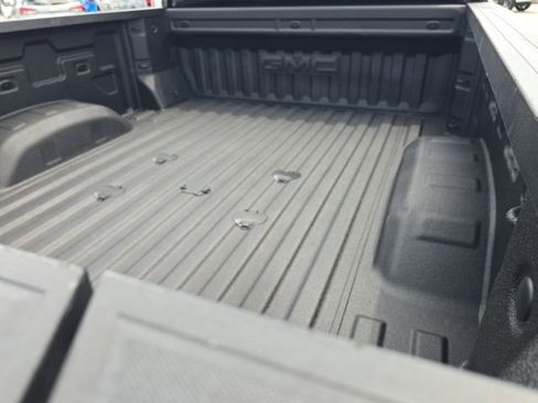 Used 2025 GMC Sierra 2500 AT4 AWD/4WD image 12