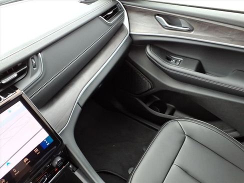 New 2025 Jeep Grand Cherokee L Limited image 18