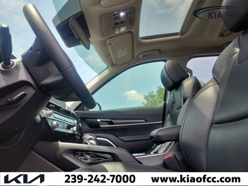 Certified 2024 Kia Telluride S w/ S Sunroof Package AWD/4WD image 30
