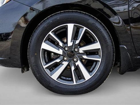 Used 2022 Nissan Versa SV image 9