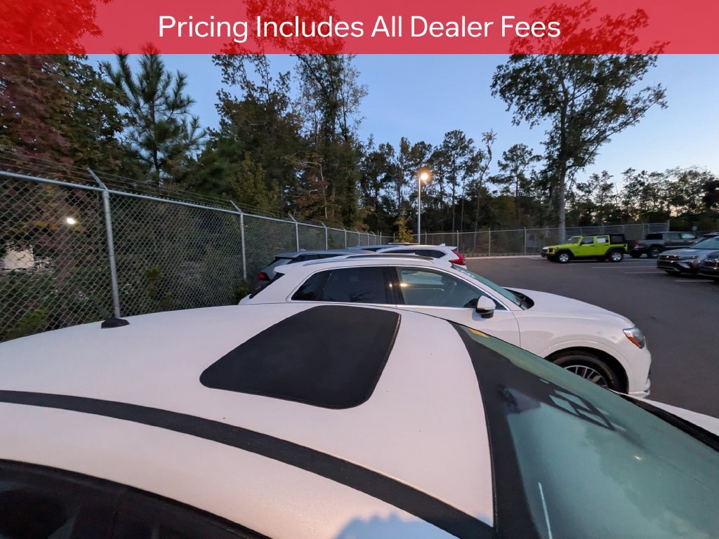 Used 2018 Ford Focus Titanium w/ Titanium Technology Package FWD image 10