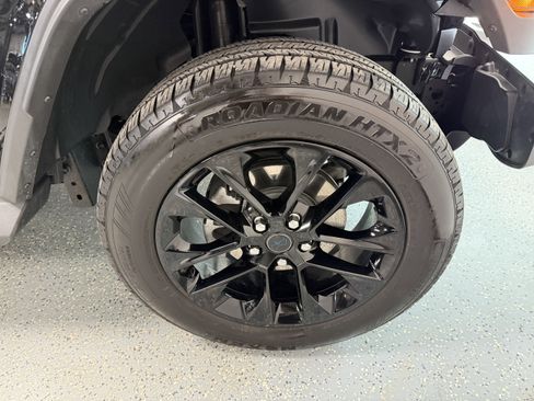 Used 2025 Jeep Wrangler Unlimited Sahara image 31