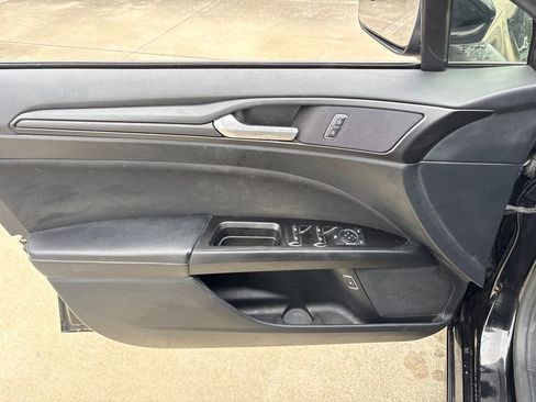 Used 2018 Ford Fusion SE w/ Equipment Group 601A image 16