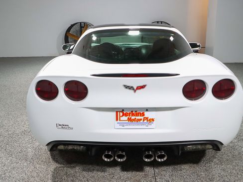 Used 2009 Chevrolet Corvette Coupe w/ Z51 Performance Package RWD image 8