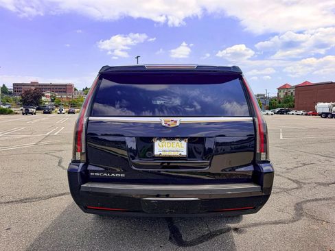 Used 2020 Cadillac Escalade ESV Luxury AWD/4WD image 3