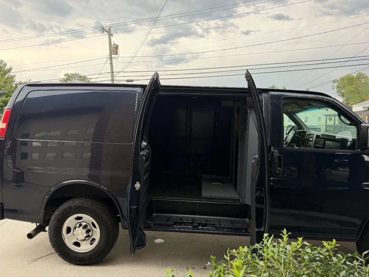 Used 2015 Chevrolet Express 2500 w/ Cold Climate Package RWD image 35