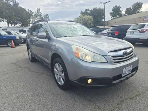 Used 2011 Subaru Outback 2.5i Premium image 3