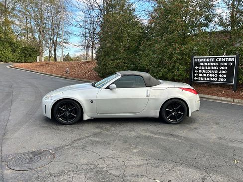 Used 2006 Nissan 350Z Touring image 4