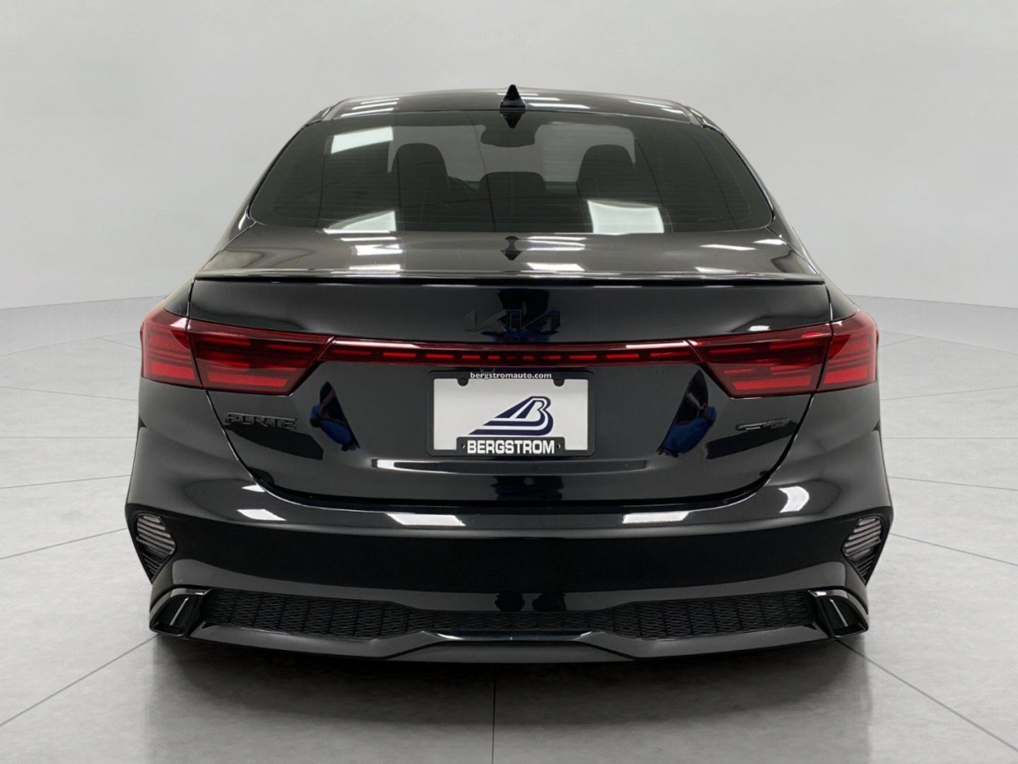 Used 2024 Kia Forte GT-Line w/ GT-Line Premium Package FWD image 5