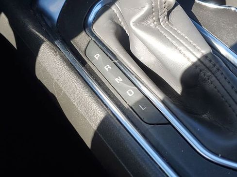 Used 2022 Chevrolet Traverse LT image 24