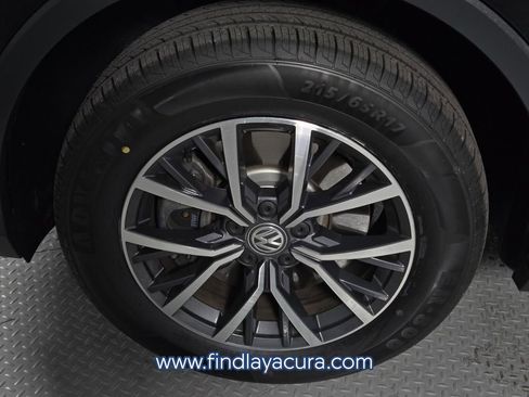 Used 2020 Volkswagen Tiguan SE w/ Panoramic Sunroof Package image 11