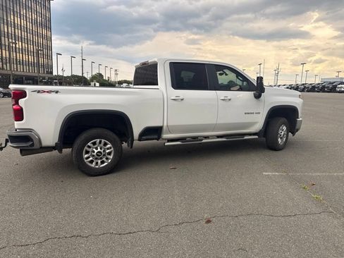 Used 2021 Chevrolet Silverado 2500 LT w/ Convenience Package AWD/4WD image 2