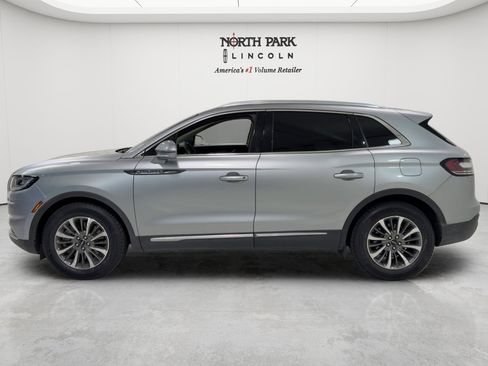 Used 2023 Lincoln Nautilus FWD w/ Premium Package image 2