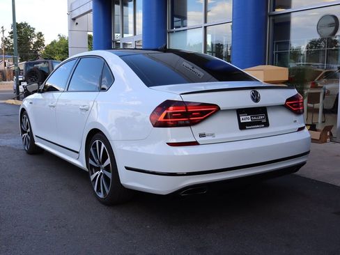 Used 2018 Volkswagen Passat 3.6 FWD image 3