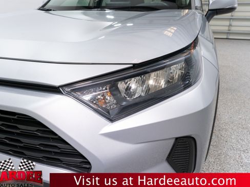 Used 2022 Toyota RAV4 LE image 8