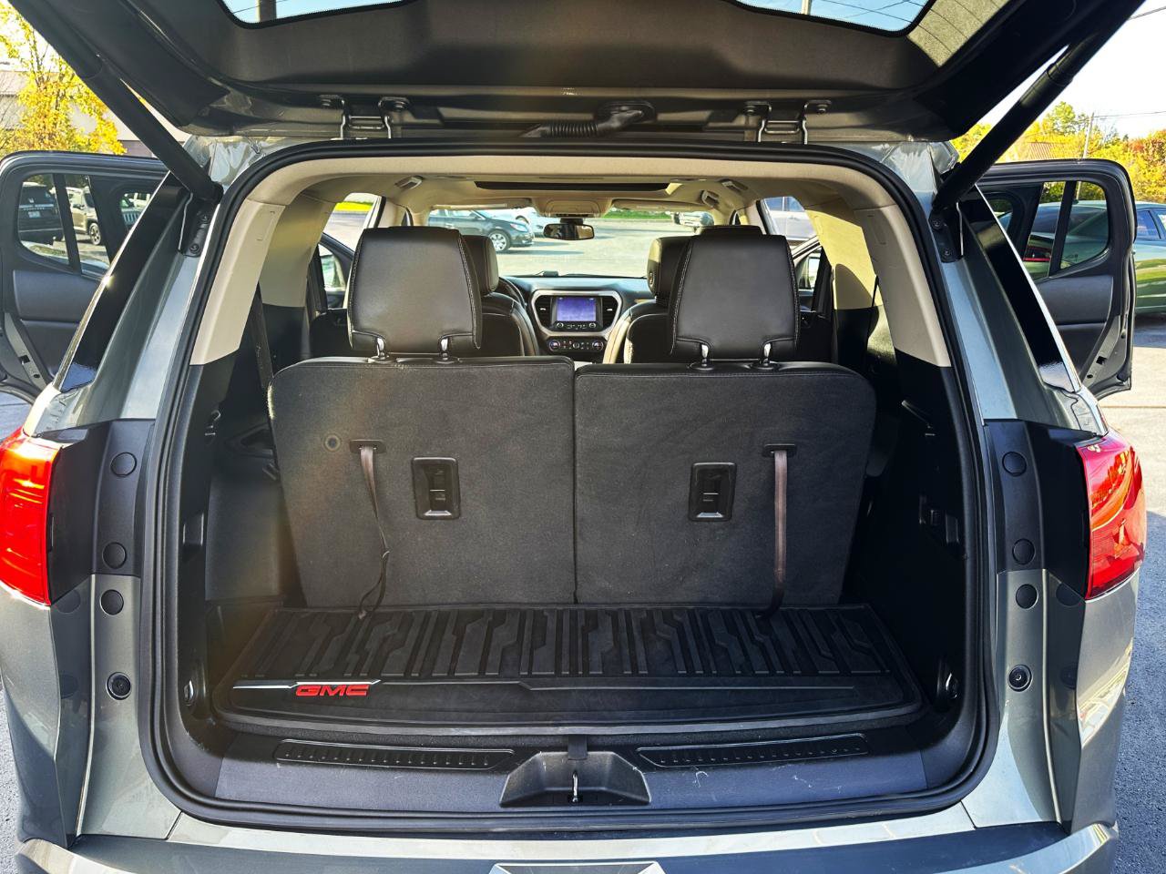 Used 2018 GMC Acadia Denali w/ Technology Package AWD/4WD image 38