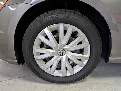 Used 2015 Volkswagen e-Golf Limited Edition image 15