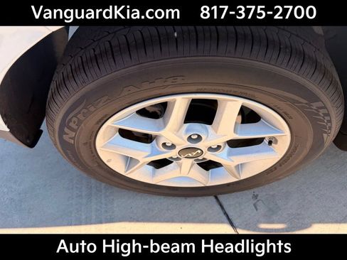 Certified 2025 Kia Soul LX w/ LX Technology Package FWD image 10