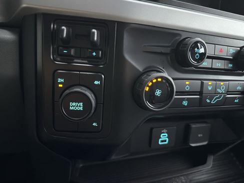 New 2026 Ford F250 XL w/ XL Chrome Package image 30