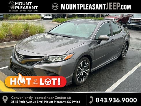 Used 2018 Toyota Camry SE w/ Moonroof Package FWD image 1