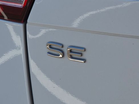 Used 2023 Volkswagen Tiguan SE R-Line AWD/4WD image 17