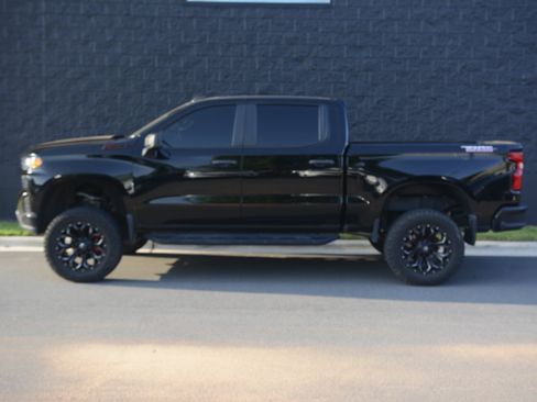Used 2021 Chevrolet Silverado 1500 Custom Trail Boss w/ Midnight Edition AWD/4WD image 2