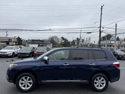 Used 2011 Toyota Highlander SE w/ Tow Pkg image 5