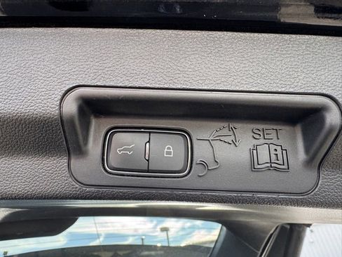 Used 2020 Ford Explorer Limited image 35