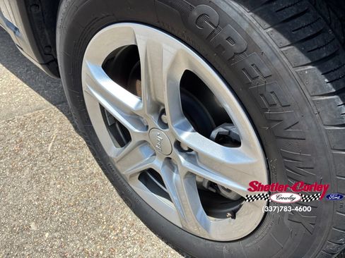 Used 2024 Jeep Compass Latitude AWD/4WD image 2