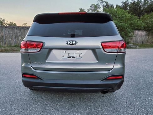 Used 2017 Kia Sorento L image 6