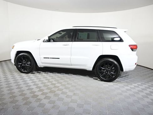 Used 2021 Jeep Grand Cherokee Laredo X AWD/4WD image 3