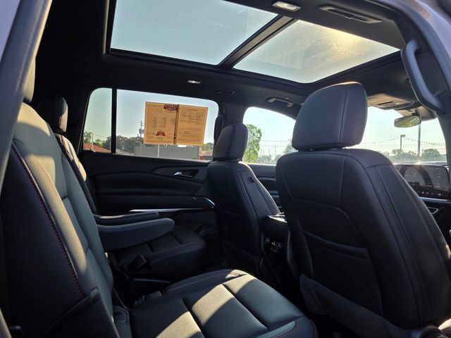 Used 2026 Chevrolet Traverse Z71 w/ LPO, Floor Liner Package AWD/4WD image 45