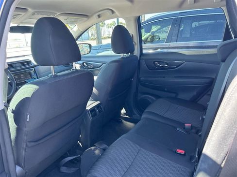 Used 2018 Nissan Rogue SV w/ Premium Package image 23