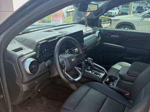 Used 2024 Chevrolet Colorado LT w/ LT Convenience Package III RWD image 5