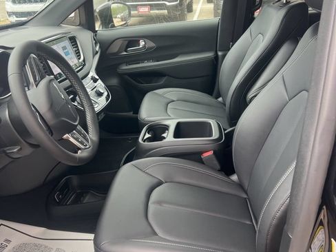 New 2025 Chrysler Voyager LX FWD image 9