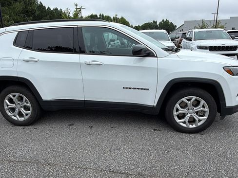 Used 2024 Jeep Compass Latitude AWD/4WD image 7
