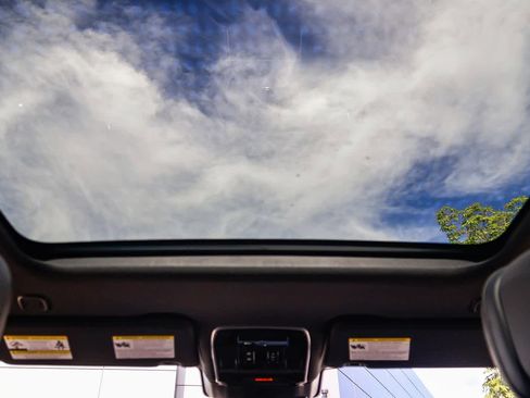 New 2026 Land Rover Range Rover Long Wheelbase SE image 16